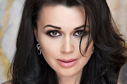 Журналистов попросили составить вопросы для Анастасии Заворотнюк