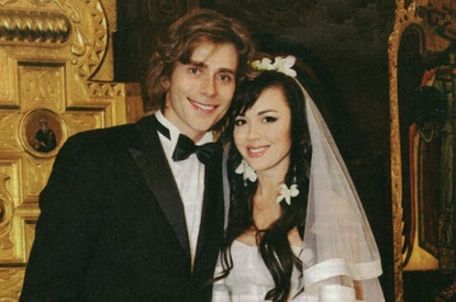 Родные Анастасии Заворотнюк поздравили ее с годовщиной венчания