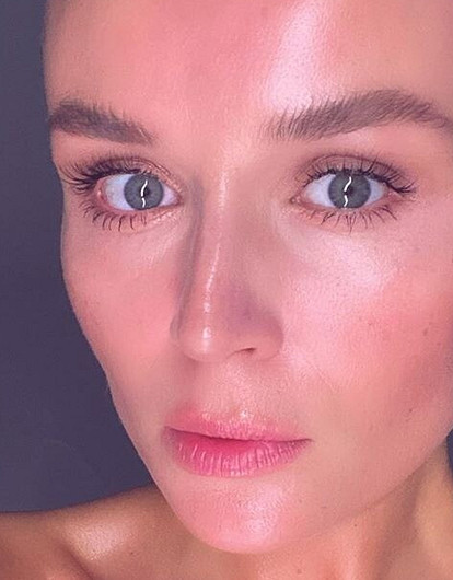 Полина Гагарина устроила откровенную фотосессию в молоке