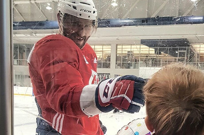 Анастасия Шубская впервые привела годовалого сына на хоккей