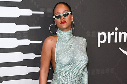 После слухов о беременности Рианна опубликовала соблазнительное видео в бикини