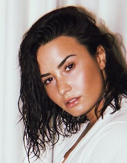 Хакеры выложили в Сеть интимные фото Деми Ловато