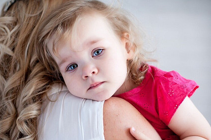 Сезон простуд: как помочь малышу при боли в горле