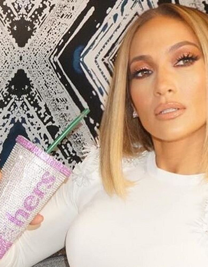 Папарацци засняли Дженнифер Лопес в свадебном платье