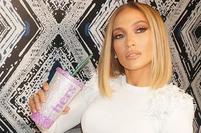 Папарацци засняли Дженнифер Лопес в свадебном платье