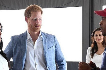 Ветер раздул сарафан Меган Маркл и обнажил кружевной пеньюар герцогини