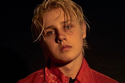 «Безумные два года»: сын Натальи Водяновой опубликовал фото с возлюбленной