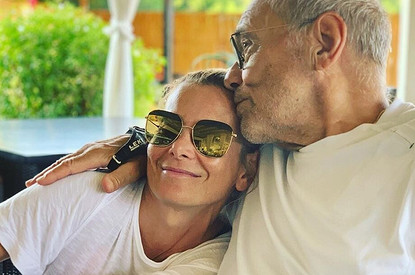 «Любим вас»: Аллу Пугачеву восхитило фото Юлии Высоцкой и Андрея Кончаловского