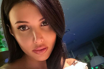 «Осталось скинуть 6-7 килограмм»: Анастасия Решетова показала фигуру через неделю после родов (видео)