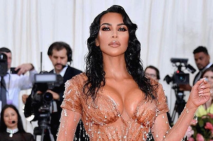 Ким Кардашьян показала, как скрывает целлюлит (видео)