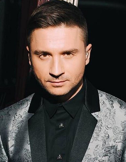 «Папа приехал»: Сергей Лазарев опубликовал трогательное фото с дочкой и сыном