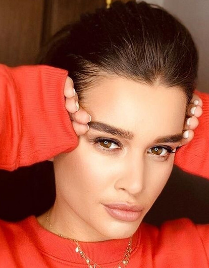 Дочь Ксении Бородиной вышла на подиум и чуть не упала (видео)