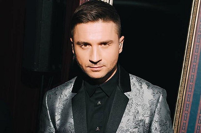 «Папа приехал»: Сергей Лазарев опубликовал трогательное фото с дочкой и сыном