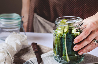 Маринованные огурцы с горчицей на зиму: 3 рецепта, которые точно западут тебе в душу