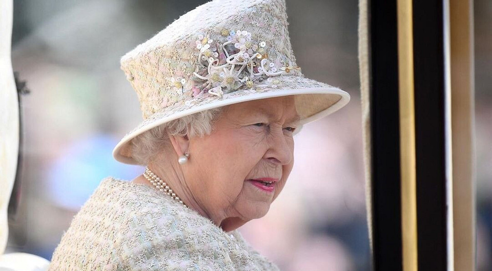 Елизавета II намекнула, что недовольна принцем Гарри и Меган Маркл