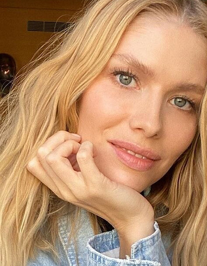 Елена Перминова похвасталась стальным прессом (видео)