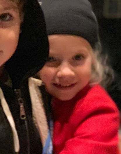 Максим Галкин показал, как его дети «оторвались от папарацци» на розовой карете (видео)