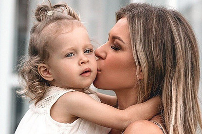 «Кайф чистейший»: Рита Дакота сделала татуировку в честь дочери (видео)