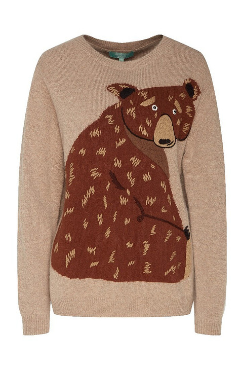 Теплые свитера с забавными принтами и вышивками — маст-хэв для холодного времени года. У российского бренда Akhmadullina Dreams ты найдешь модель с ироничным изображением медведя. Но...