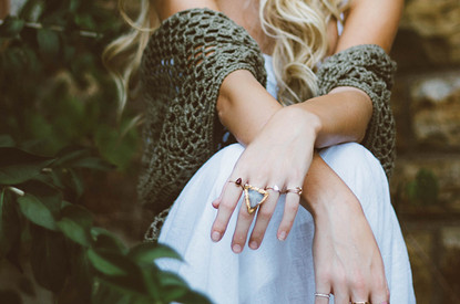 Знаки зодиака, которым лучше не носить золотые украшения