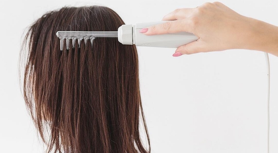 Активатор роста и верный способ избежать облысения: как правильно пользоваться дарсонвалем для волос