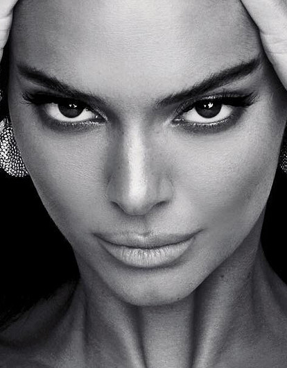 Большая разница: Кендалл Дженнер до и после операции