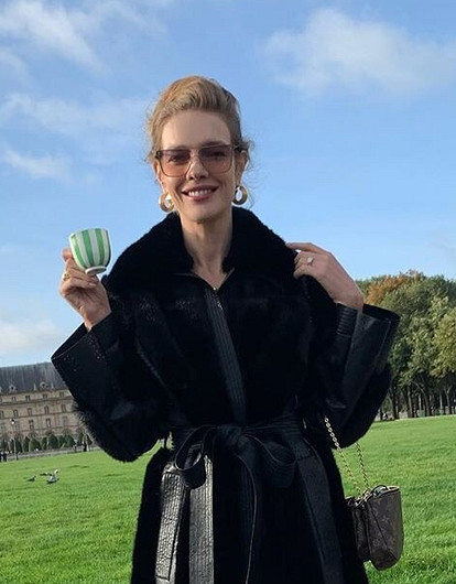 Наталья Водянова показала, как сочетать эльфийские уши с атласным платьем и бриллиантами