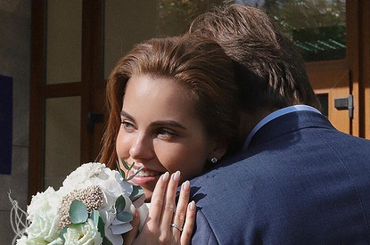 Дарья Клюкина показала наряд с предсвадебной вечеринки (чудо в перьях)