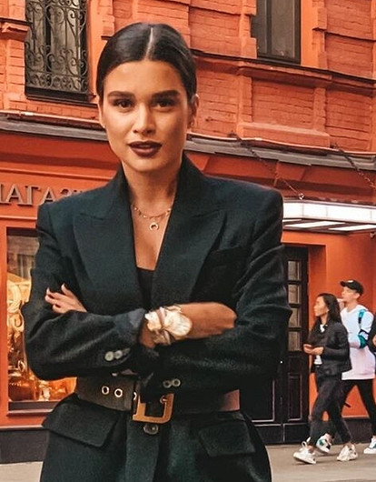 «На пацаненка розовый купальник?»: Ксения Бородина прокомментировала методы воспитания Шарлиз Терон (видео)