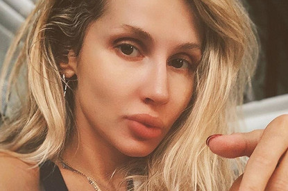 «Ох, ах и ух»: Светлана Лобода показала упражнения на ягодицы, лежа на диване в нижнем белье (видео)