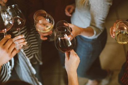 Мы с девочками по бокальчику: как сочетать алкоголь и спорт