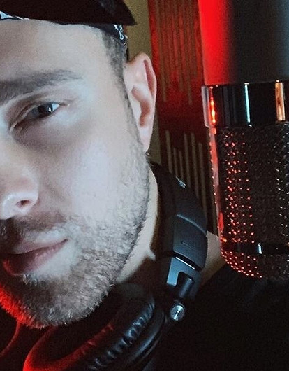 «В своих песнях он дает понять, что быть геем лучше»: родительский комитет из Тюмени выступил против Егора Крида