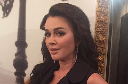 «Сильно располнела»: как выглядит Анастасия Заворотнюк после выписки