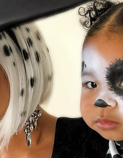 Хлои Кардашьян выбрала на Хэллоуин образ Круэллы Де Виль (ни один далматинец не пострадал)