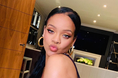 Рианна поделилась соблазнительным кадром в нижнем белье из новой фотосессии (видео)