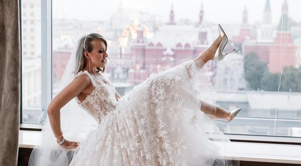 «Кощунственный танец»: на Ксению Собчак пожаловались в Генпрокуратуру из-за стриптиза на свадьбе