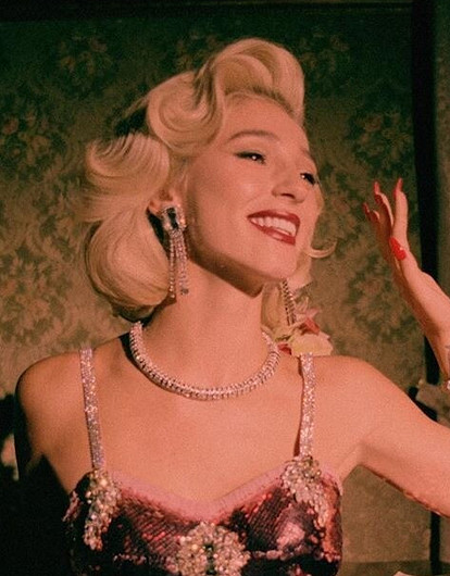 «Хочу упругую попку»: Настя Ивлеева пожаловалась, что ради тела мечты ей пришлось отказаться от алкоголя