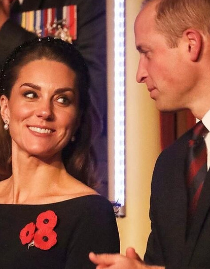 Кейт Миддлтон вышла в свет в необычном ободке. Теперь все хотят такой же.