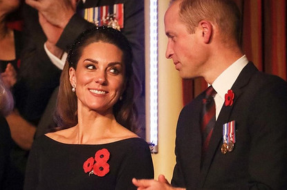 Кейт Миддлтон вышла в свет в необычном ободке. Теперь все хотят такой же.