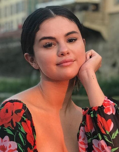 Селена Гомес призналась, что чувствовала стыд из-за лишнего веса после травли в Сети