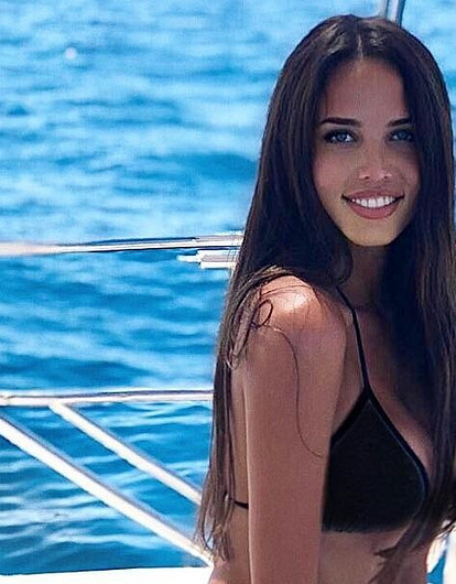 «Жду, когда ворвусь в зальчик»: Анастасия Решетова показала фигуру через три недели после родов (видео)