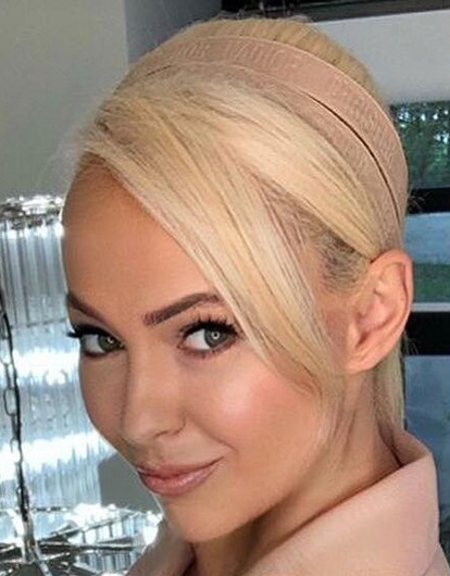 Яна Рудковская выбрала для премии странный наряд (как всегда перебор)