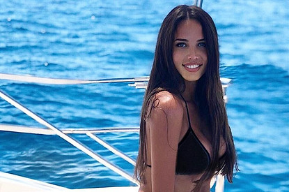 «Жду, когда ворвусь в зальчик»: Анастасия Решетова показала фигуру через три недели после родов (видео)