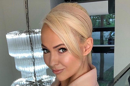 Яна Рудковская выбрала для премии странный наряд (как всегда перебор)