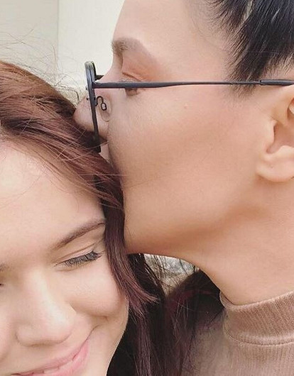 «Я недостаточно тебя люблю»: певица Елка трогательно обратилась к младшей сестре (и впервые ее показала)