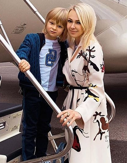 «Жду часа расплаты!»: Яна Рудковская пообещала полтора миллиона тем, кто сдаст угрожавших ее сыну сектантов