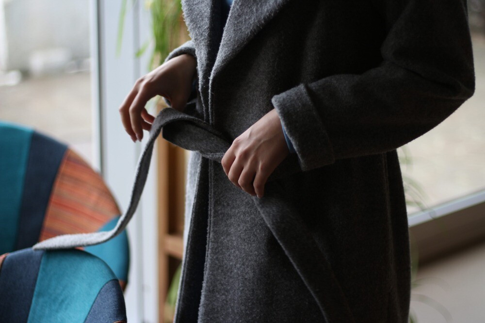 Выкройка пальто женского с мягкими складками и инструкция как сшить своими руками