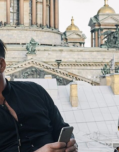 Тилль Линдеманн устроил бои с космонавтом на Дворцовой площади в Петербурге (видео)