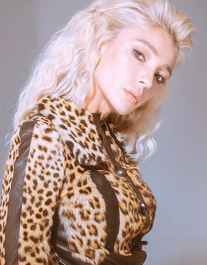 «Ай да маникюрщица, Ай да молодец»: Настя Ивлеева рассказала, как жила до популярности (минутка мотивации)