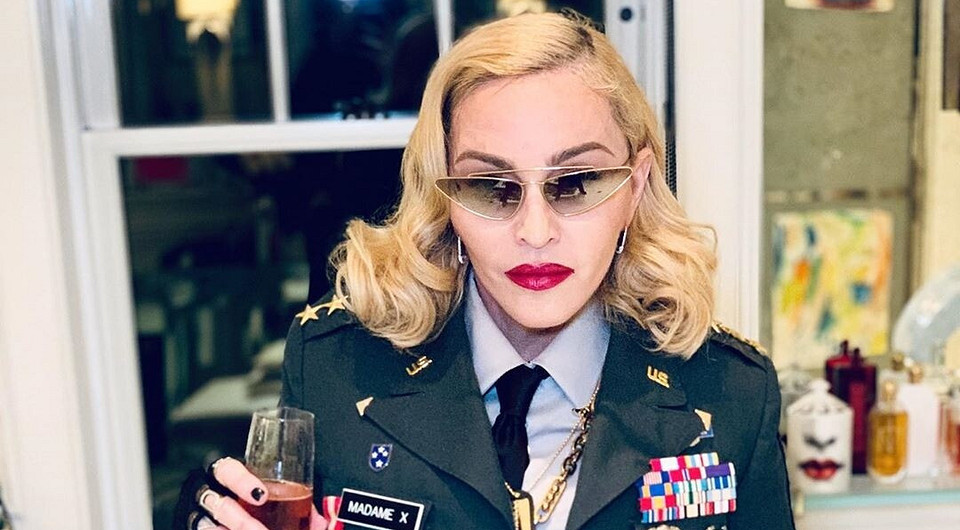 «Хорошо пить мочу»: Мадонна эпатировала публику в ванне с ледяной водой (видео)